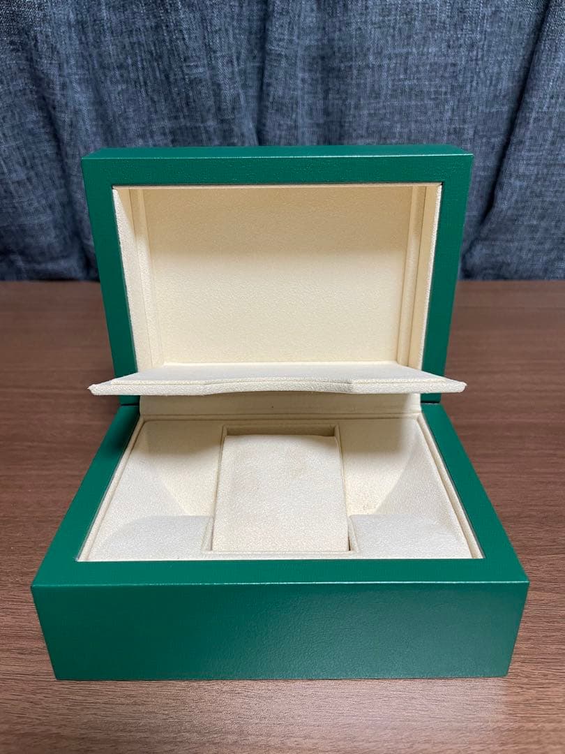 【極美品】ROLEX 箱　ギャランティカード等付属品有