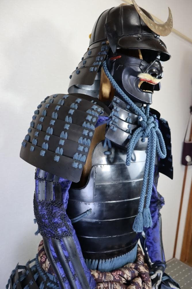 キ*ー様 大人が着用可能な甲冑一式／青糸威・黒塗胴・月形前立兜／送料込み