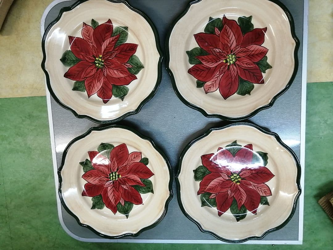 お値下げ中　新品・未使用　ギブソン　Gibson　大小お皿　各4枚セット　計8枚