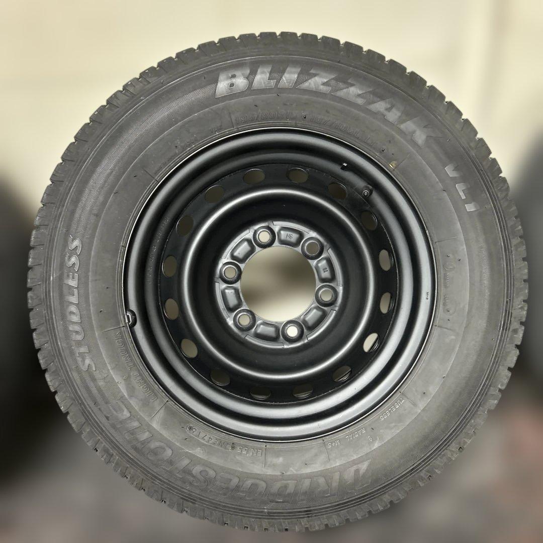 195/80R15 スタッドレスタイヤ　6穴