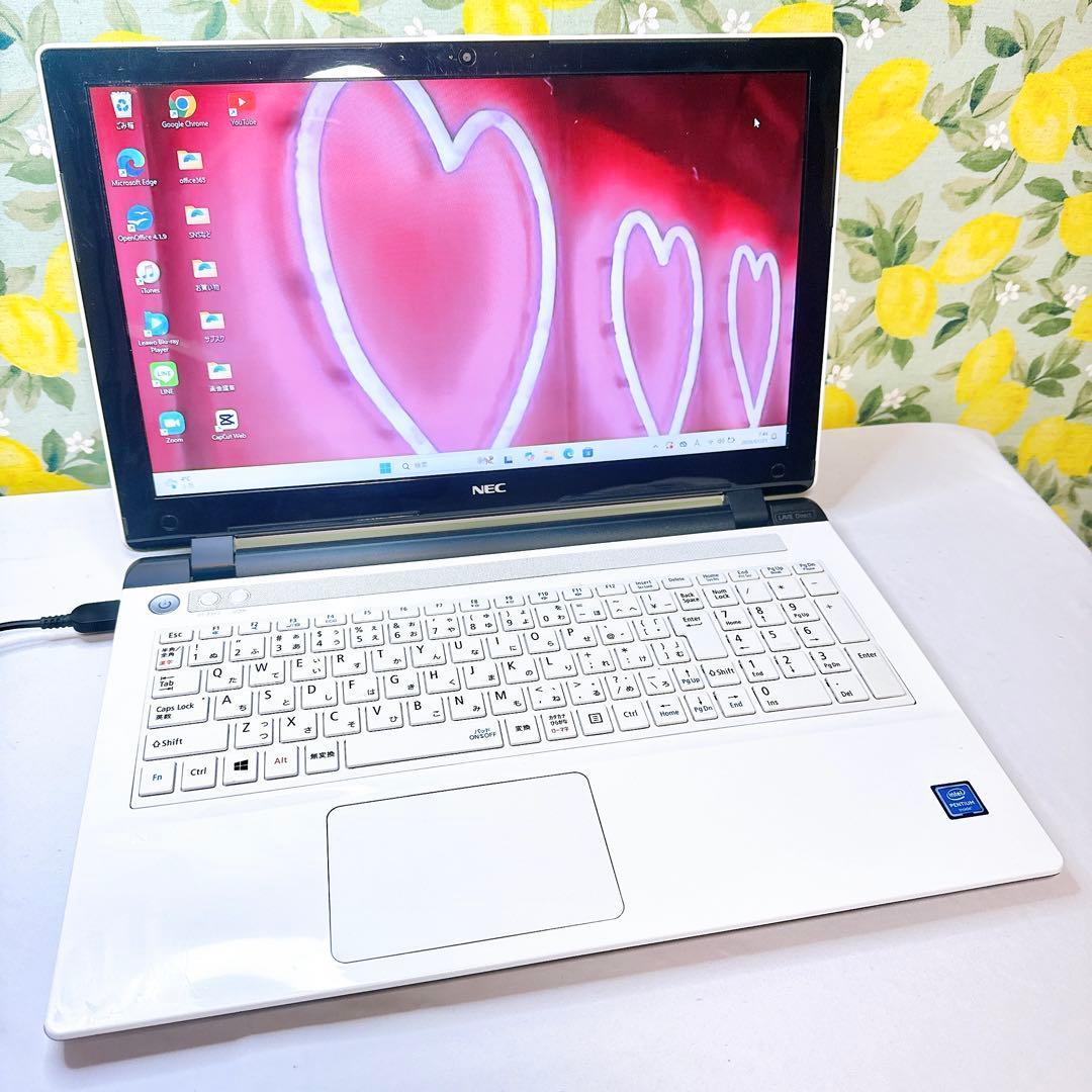 真っ白かわいい❤️女性に大人気❤️薄型初心者向けノートパソコン❤️Windows11❤️