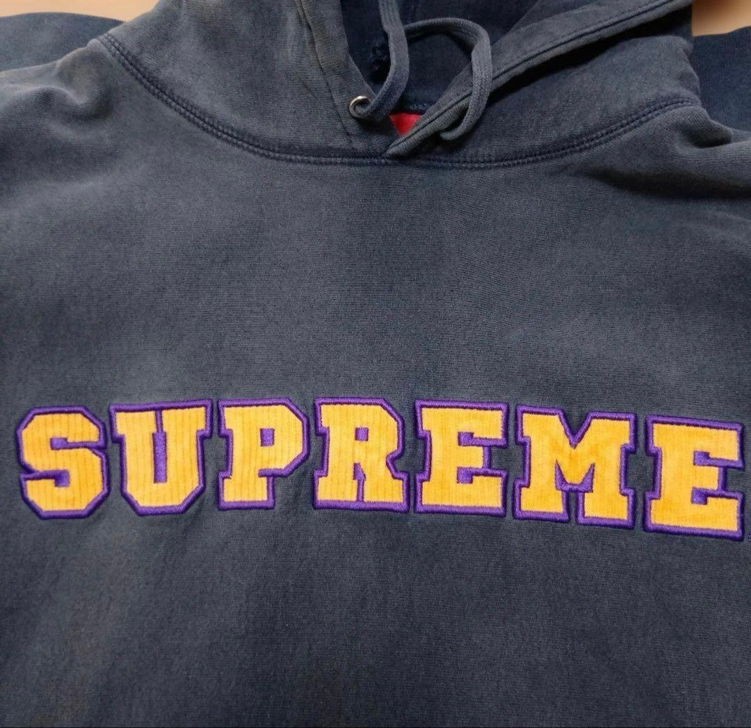 SUPREME フード付きパーカー