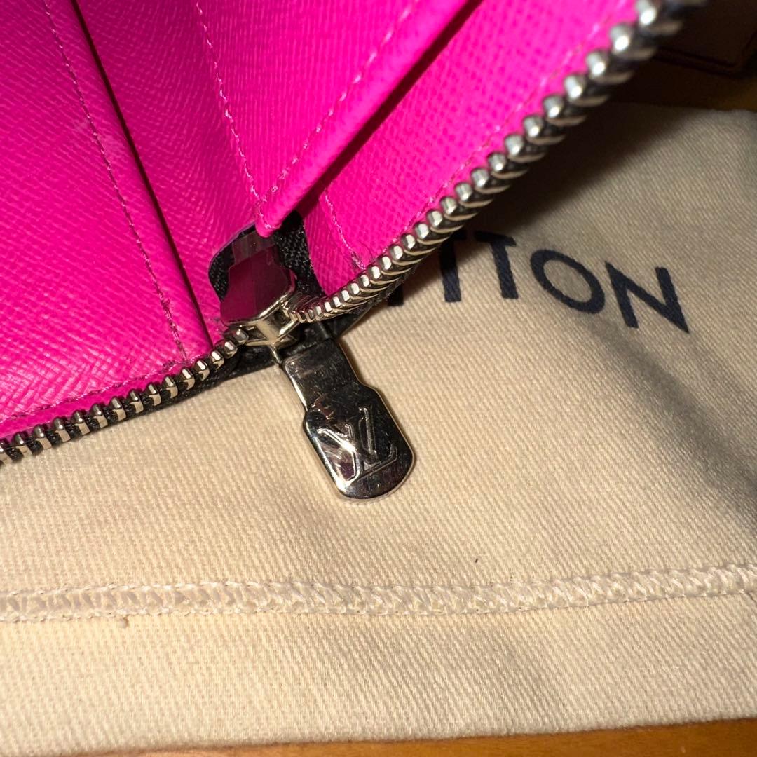 LOUIS VUITTON ジッピーウォレット ピンク色　ヴィトン