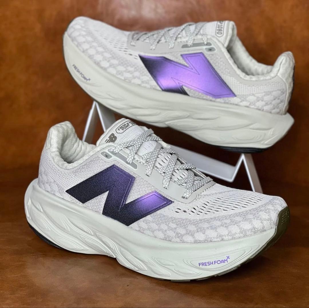 New Balance Fresh Foam ホワイト/パープル スニーカー