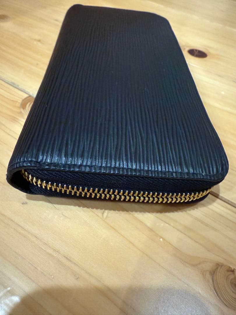 ルイヴィトン　LV エピ　長財布 ラウンドファスナー