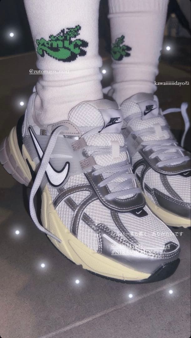 【入手困難】23.5 NIKE W V2K RUN \"WHITE SILVER