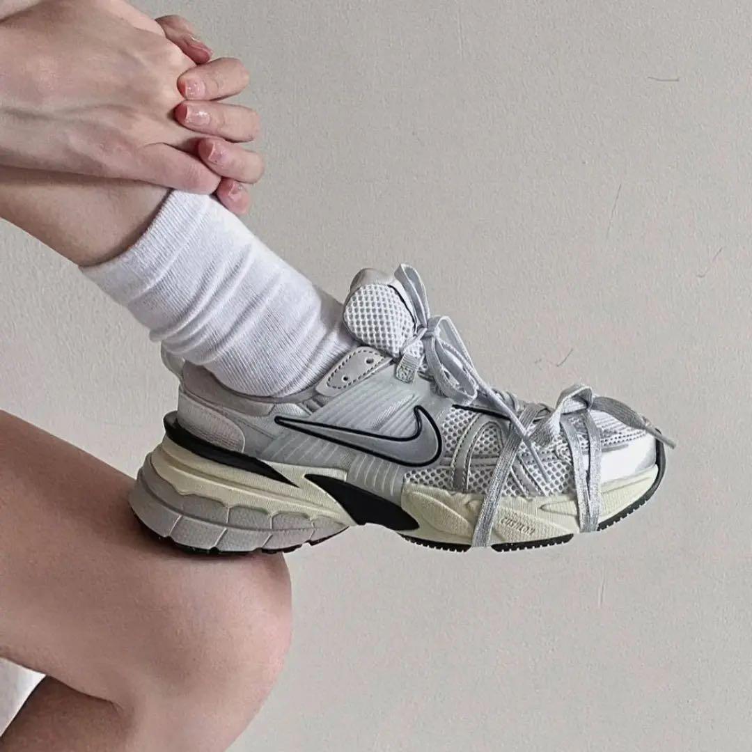 【入手困難】23.5 NIKE W V2K RUN \"WHITE SILVER