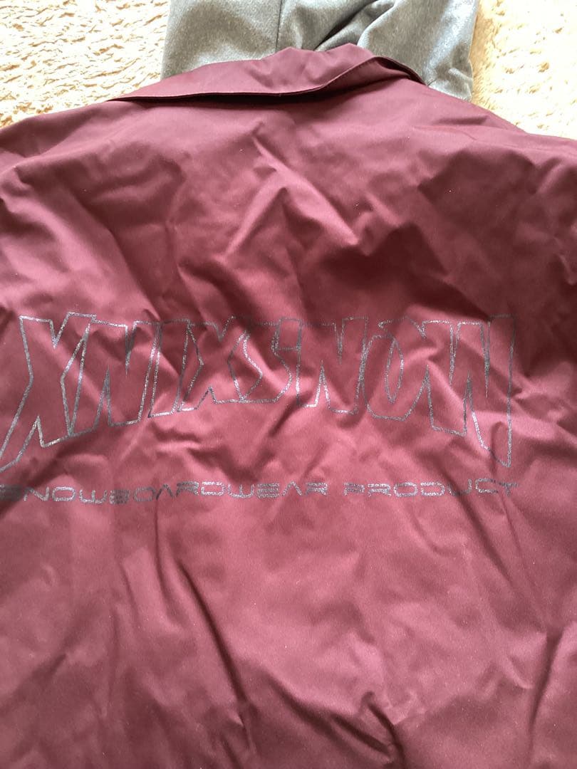 新品　xnixフェニックス　赤茶色Ｘ黒迷彩　メンズＭ　スノボウェアスキーウェア