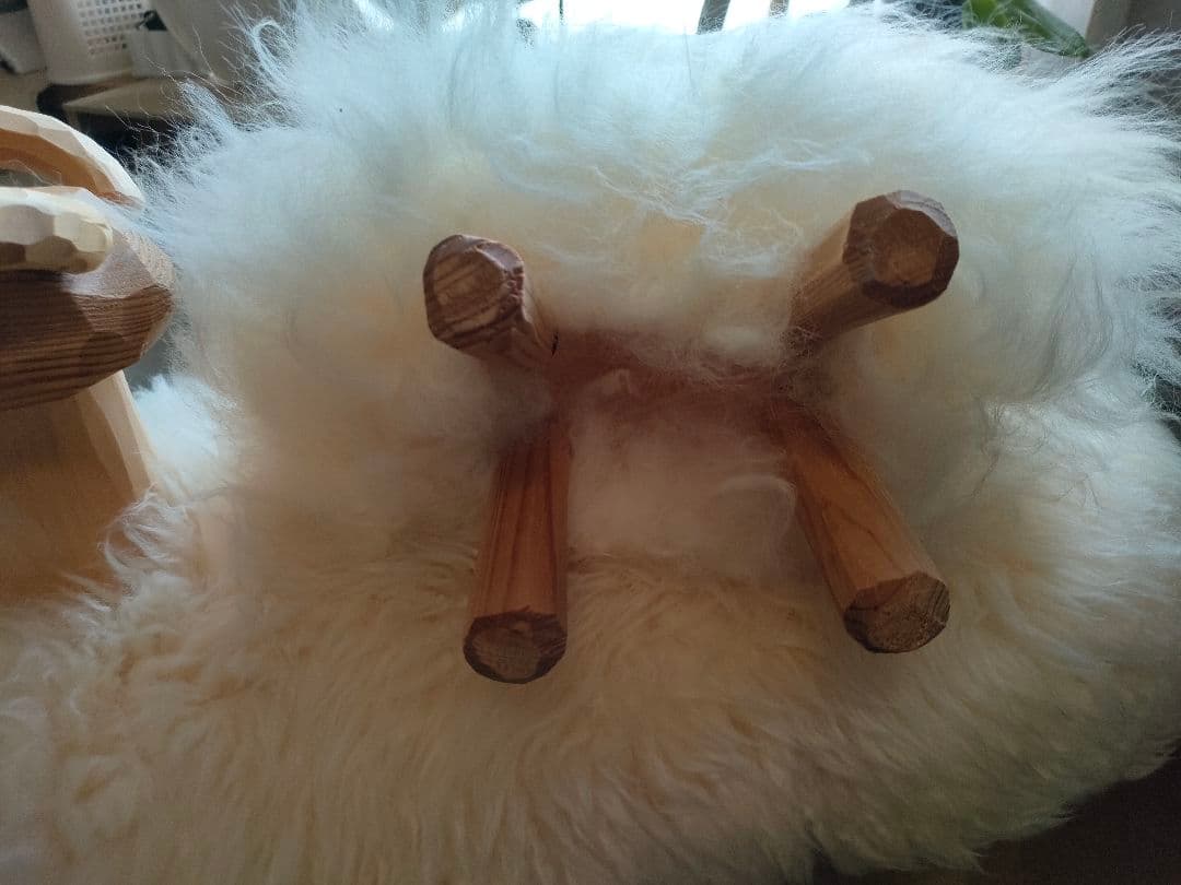 羊　スツール　北欧　羊の形のファースツール　アクタス 子羊とペア！