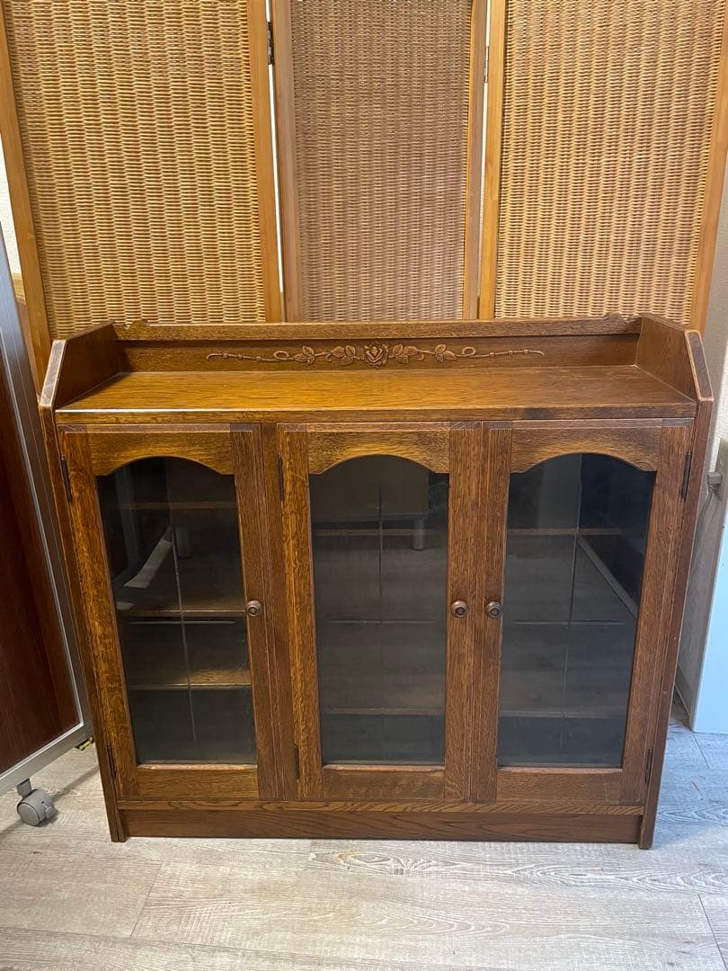 アンティーク　レトロ　ブラウン 木製キャビネット ガラス扉付き