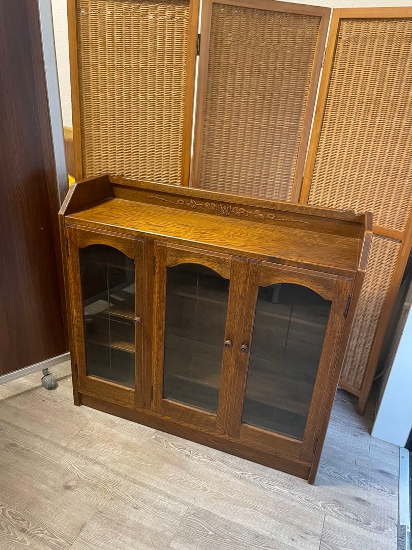 アンティーク　レトロ　ブラウン 木製キャビネット ガラス扉付き