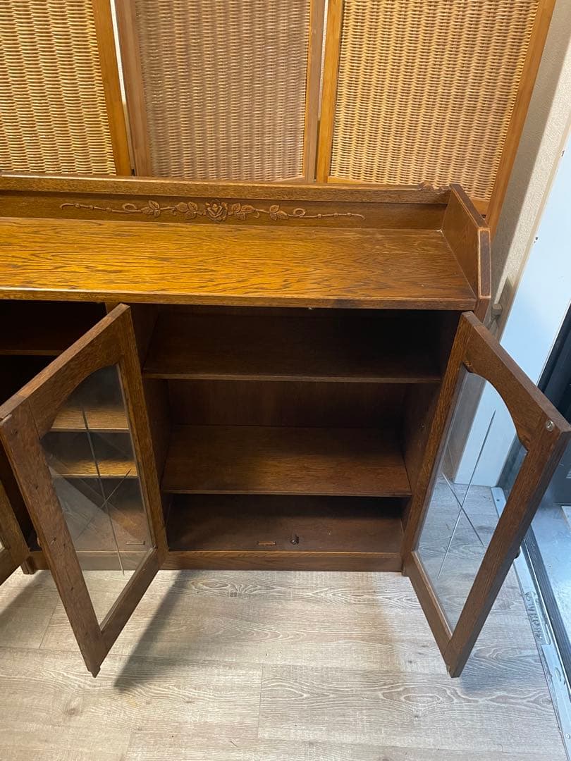 アンティーク　レトロ　ブラウン 木製キャビネット ガラス扉付き