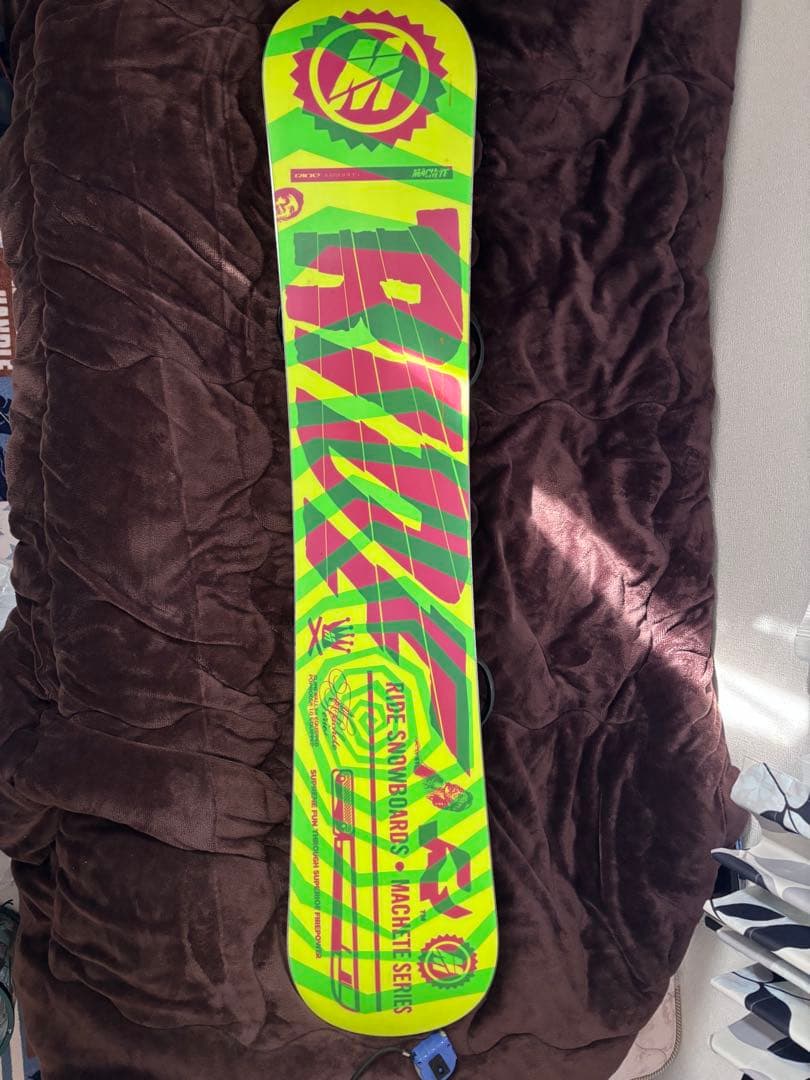 大特価、今だけスノーボード 一式　ビンディング、ブーツ付き。板3枚、ケース付き。