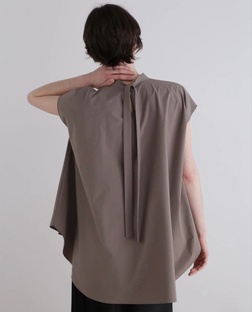 LE PHIL(2025年製) SOLOTEXノースリーブブラウス