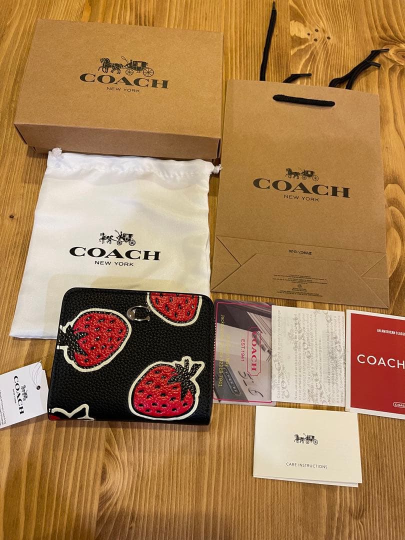 【新品】COACH★コーチ可愛いイチゴの二つ折り財布