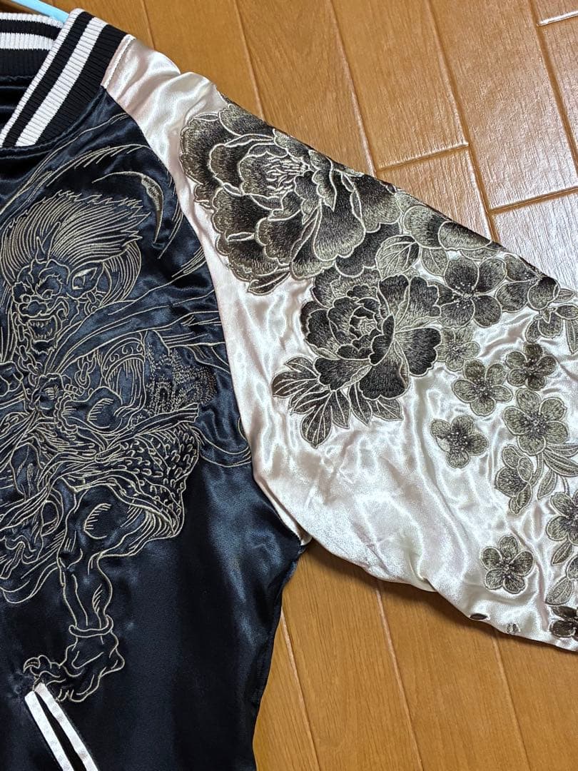絡繰魂　刺繍入りリバーシブルスカジャン 黒とシルバー