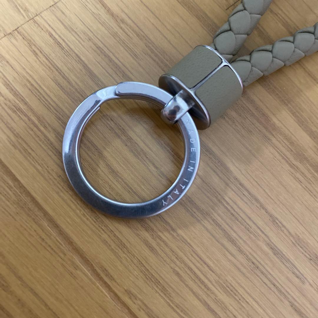 新品！お値下げ！Bottega Veneta編み込みレザーキーリング　ベージュ