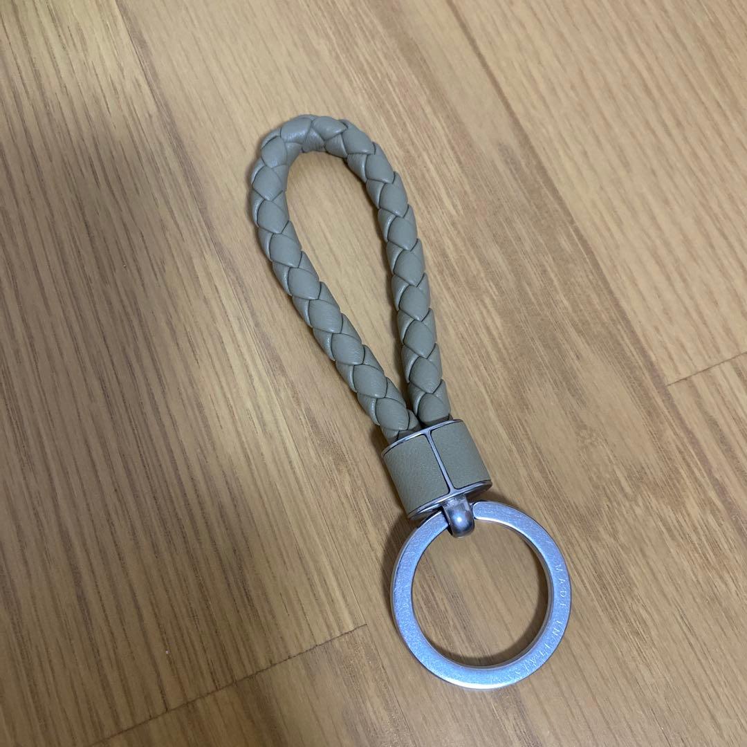 新品！お値下げ！Bottega Veneta編み込みレザーキーリング　ベージュ