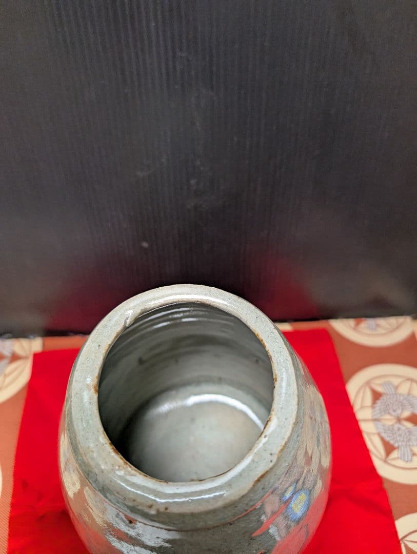 花模様のつぼ型陶器時代物