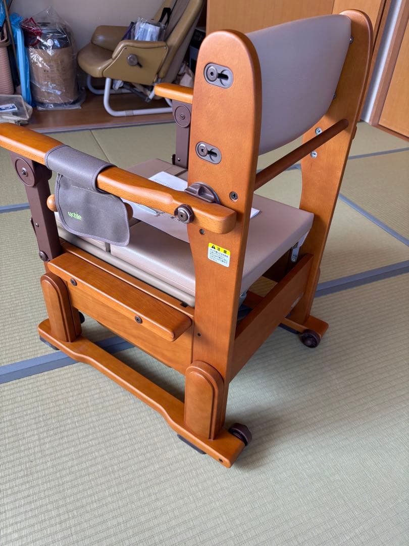 【未使用】uchie ウチエ　 介護　家具調ポータブルトイレ