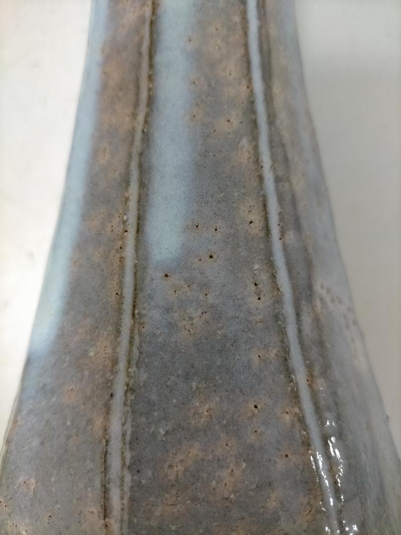 萩焼 作家物 花器　大和敏男　 花入 粉引　青灰色　共箱付き　251217-3Y