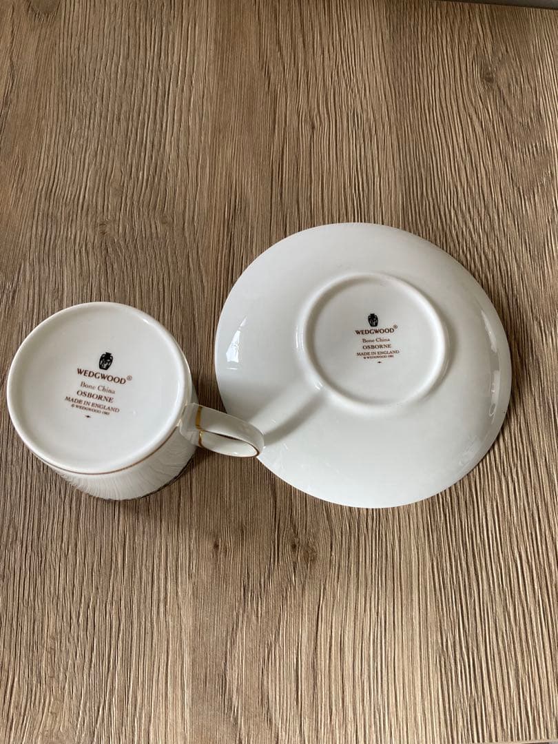 ウェッジウッド オズボーン　カップ&ソーサー４客＆シュガーポットのセット