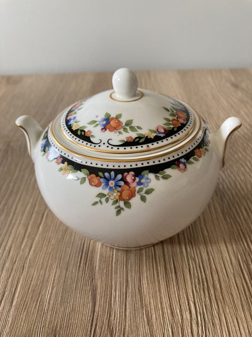 ウェッジウッド オズボーン　カップ&ソーサー４客＆シュガーポットのセット