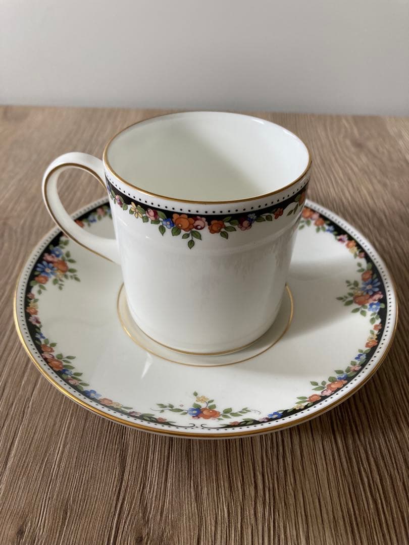 ウェッジウッド オズボーン　カップ&ソーサー４客＆シュガーポットのセット