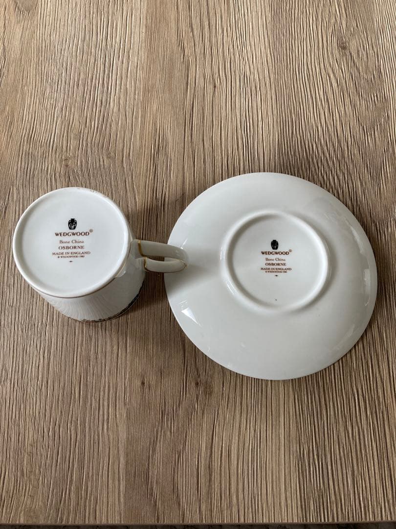 ウェッジウッド オズボーン　カップ&ソーサー４客＆シュガーポットのセット