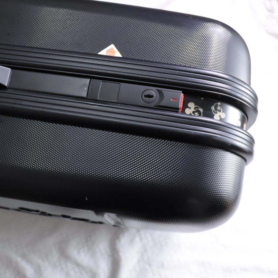 希少！特大サイズ！ミッキーマウス　スーツケース　キャリーバッグ 軽量カーボン素材
