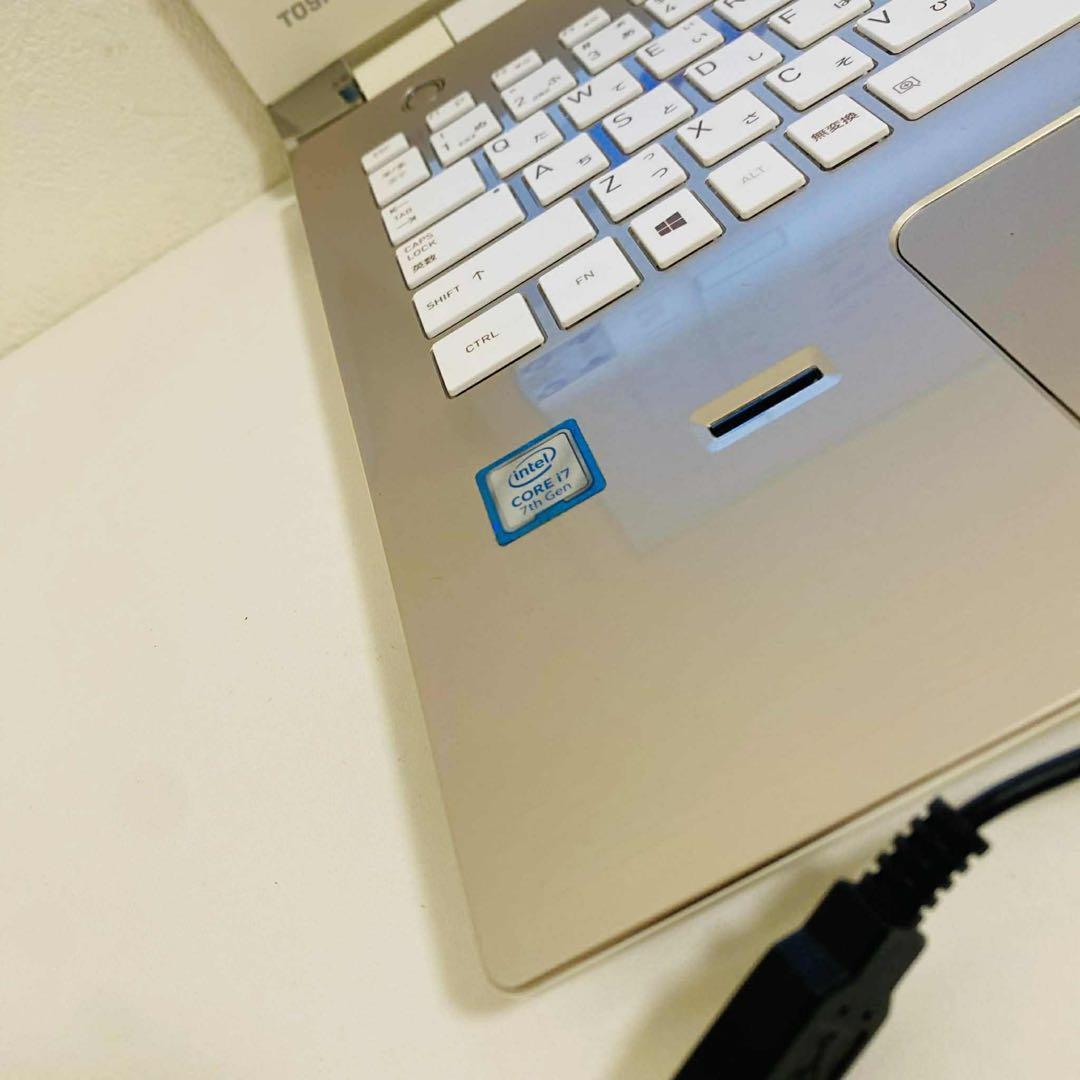 Y24 TOSHIBAノートパソコンi7第7世代SSDメモリ8G高速Win11