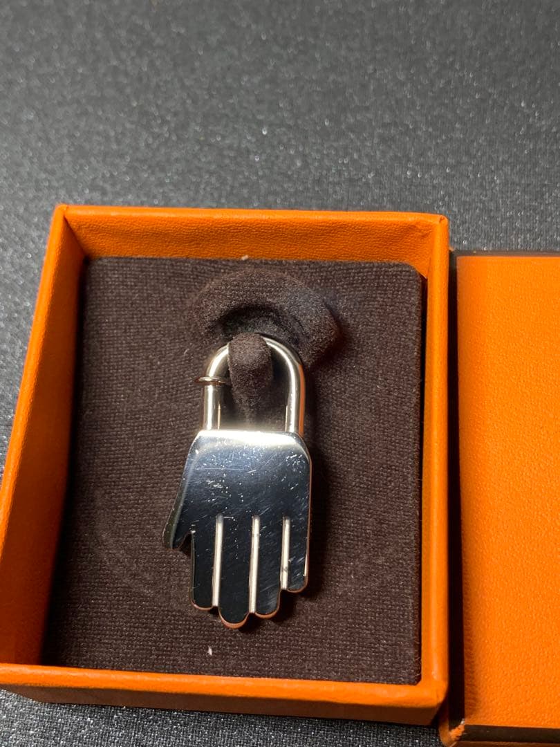 HERMES 2002 ANNÉE DE LA MAIN キーホルダー　カデナ