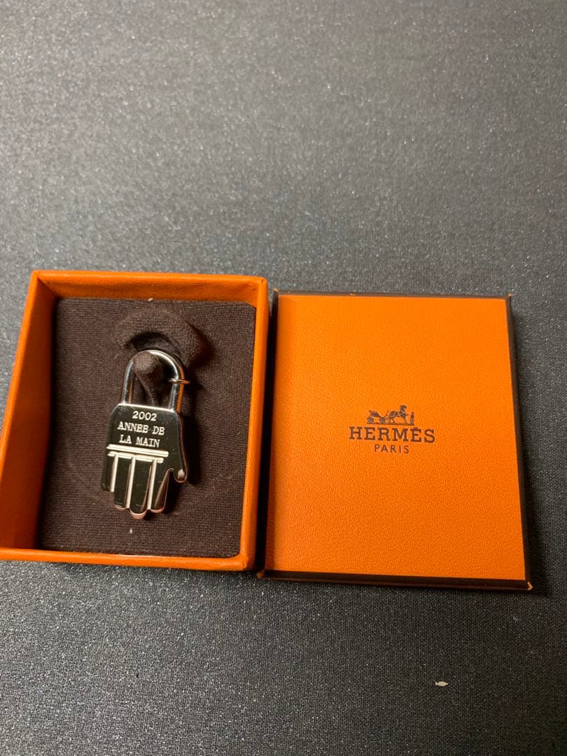 HERMES 2002 ANNÉE DE LA MAIN キーホルダー　カデナ