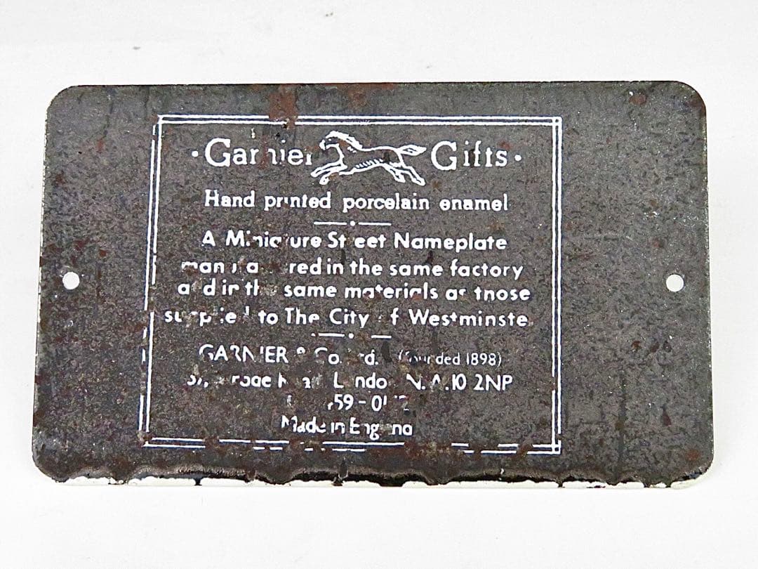 Garnier社　ホーロー製プレート