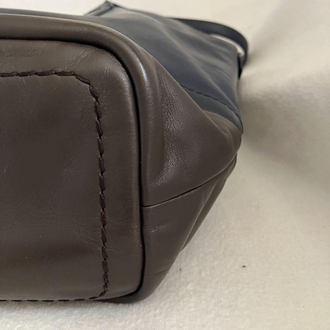 BALLY バリー トートバッグ A4収納 レザー　ビジネス　肩掛け　チャーム