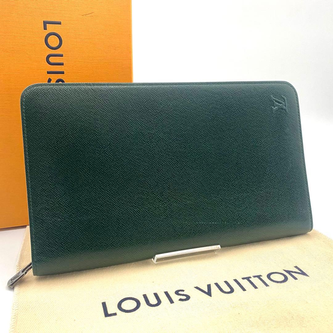 ルイヴィトン タイガ ラウンドファスナー トラベルケース パスポートケース 緑系