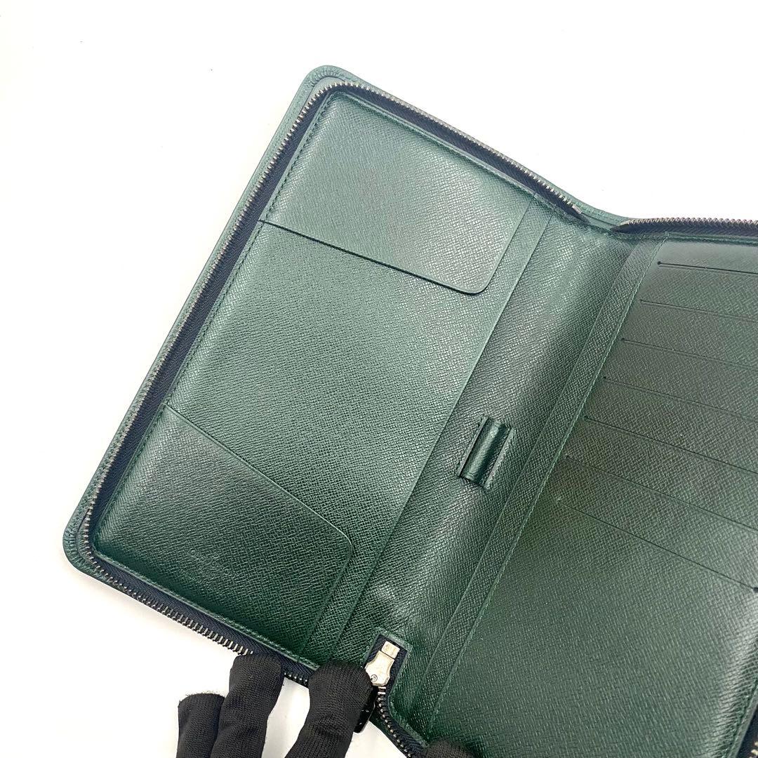 ルイヴィトン タイガ ラウンドファスナー トラベルケース パスポートケース 緑系