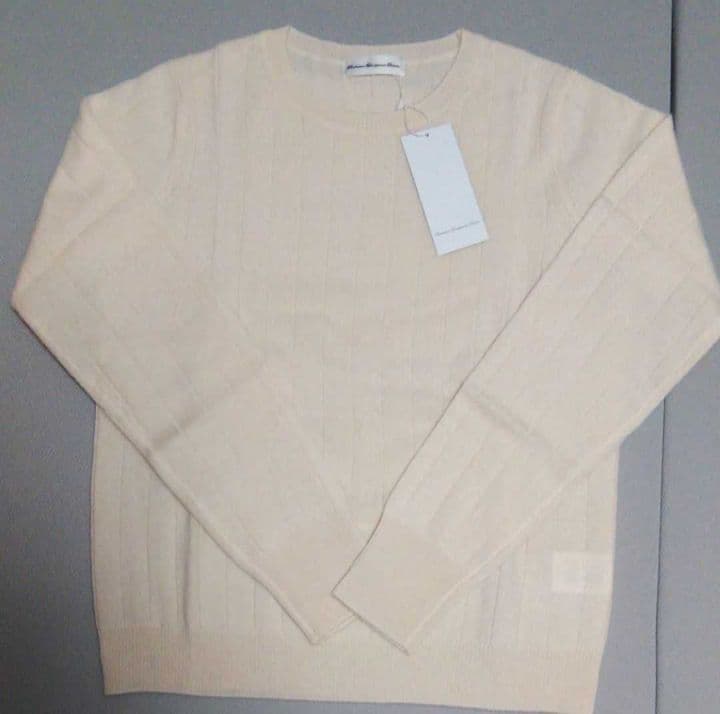 新品☆オンワードカシミヤ100%クルーネックニット、セーターアイボリー Mサイズ