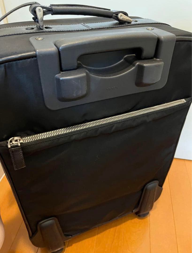 プラダ　キャリーケース