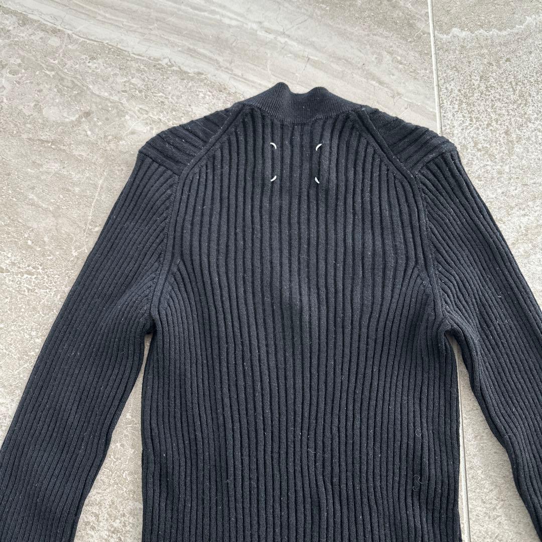 マルジェラ　ブラックリブ編みVネックニットセーター
