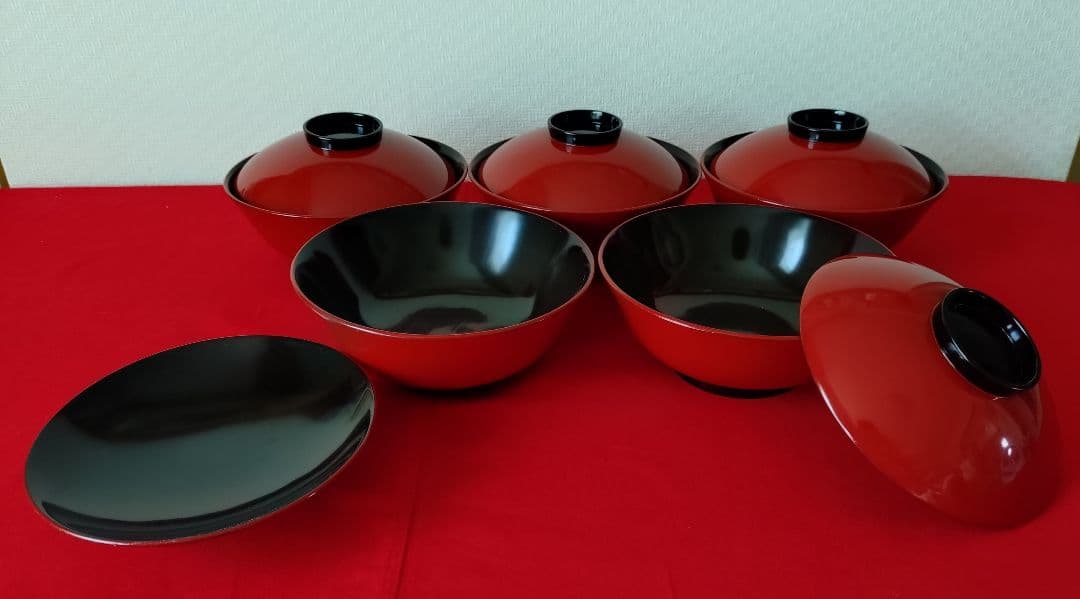 赤と黒の蓋つき煮物椀セット　輪島塗