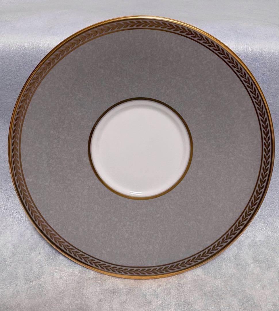 ルネッサンスグレイ ティーカップ&ソーサー と15cmプレート