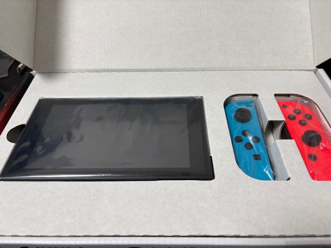 Nintendo Switch ネオンブルー、レッド