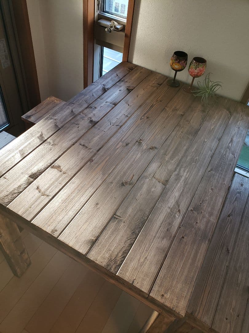 momocanjuiceさん140×72ダイニングテーブル 無垢材