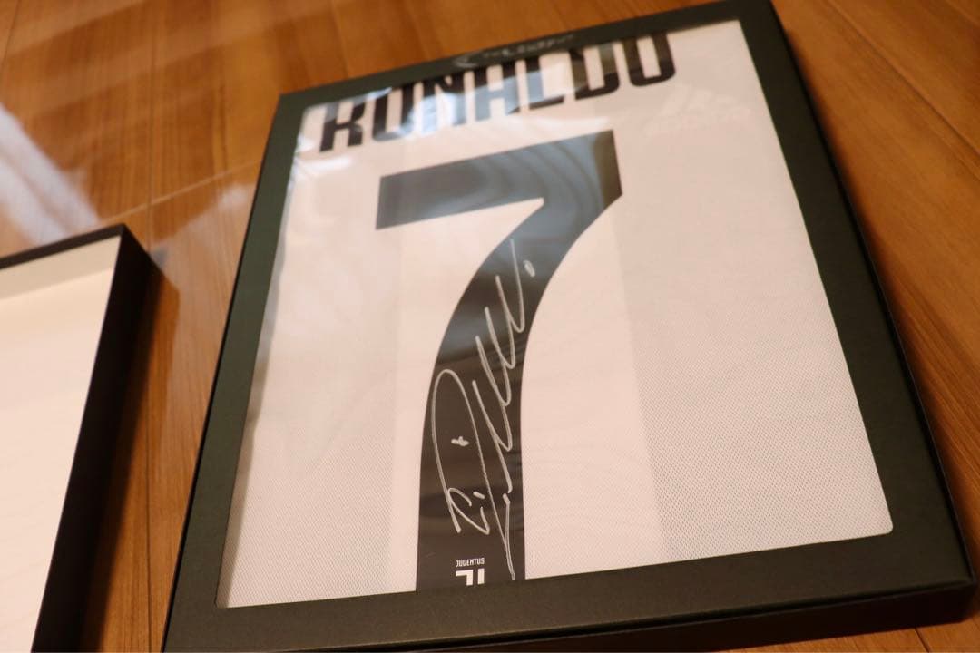 ロナウド サイン ユベントス18/19 thedugout