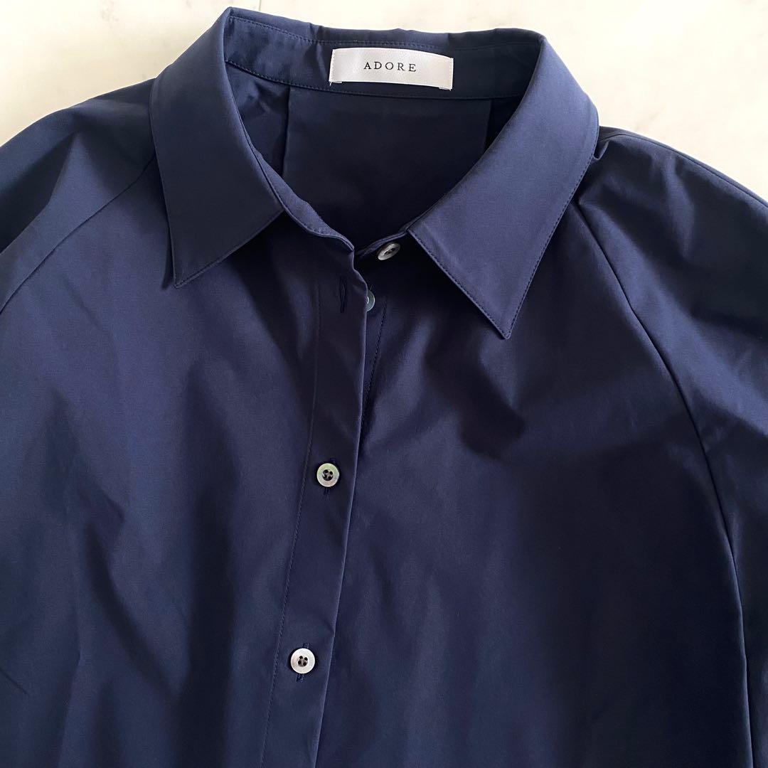美品 アドーア ADOREスパンライクタイプライターブラウス ポンチョ 紺色