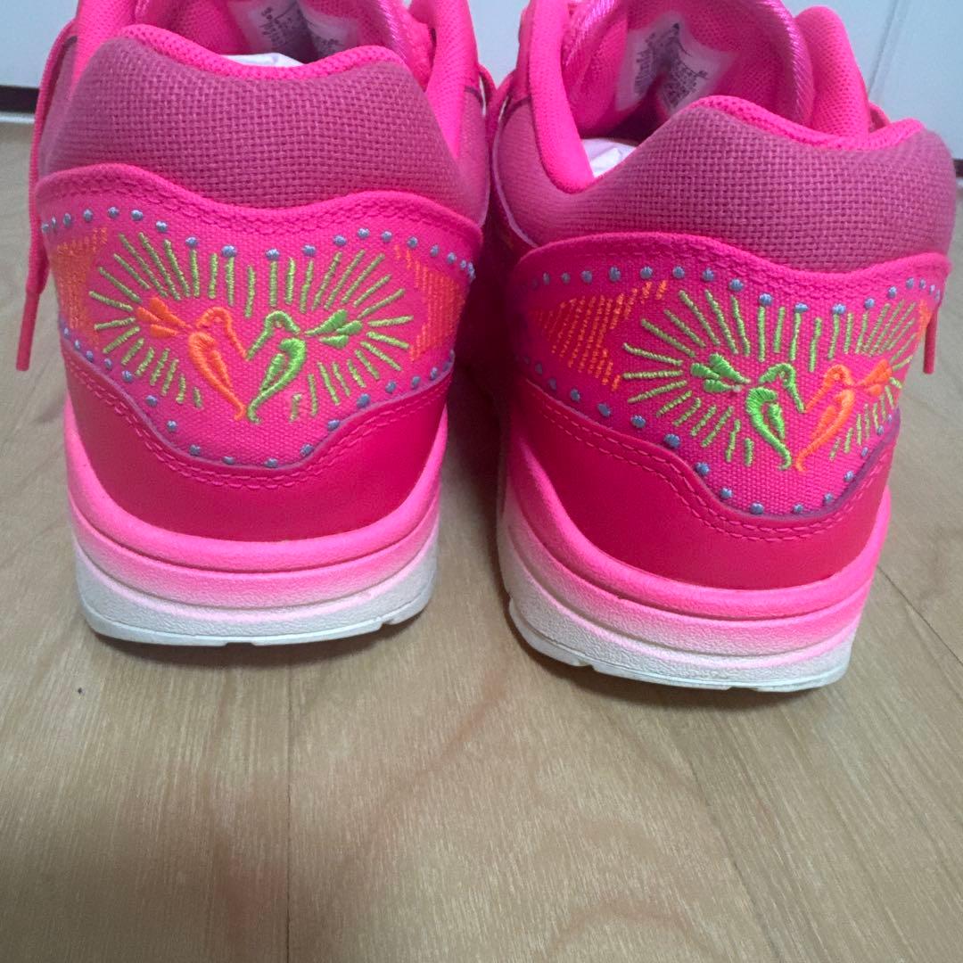 Nike Air Max 90 限定品　ネオンピンク　オール刺繍モデル