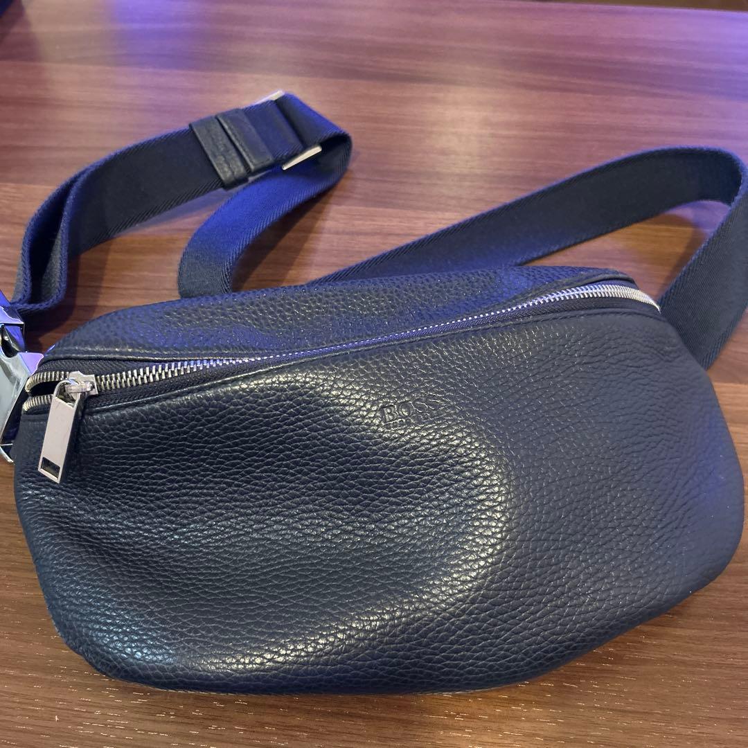 BOSS ネイビー ボディバッグ
