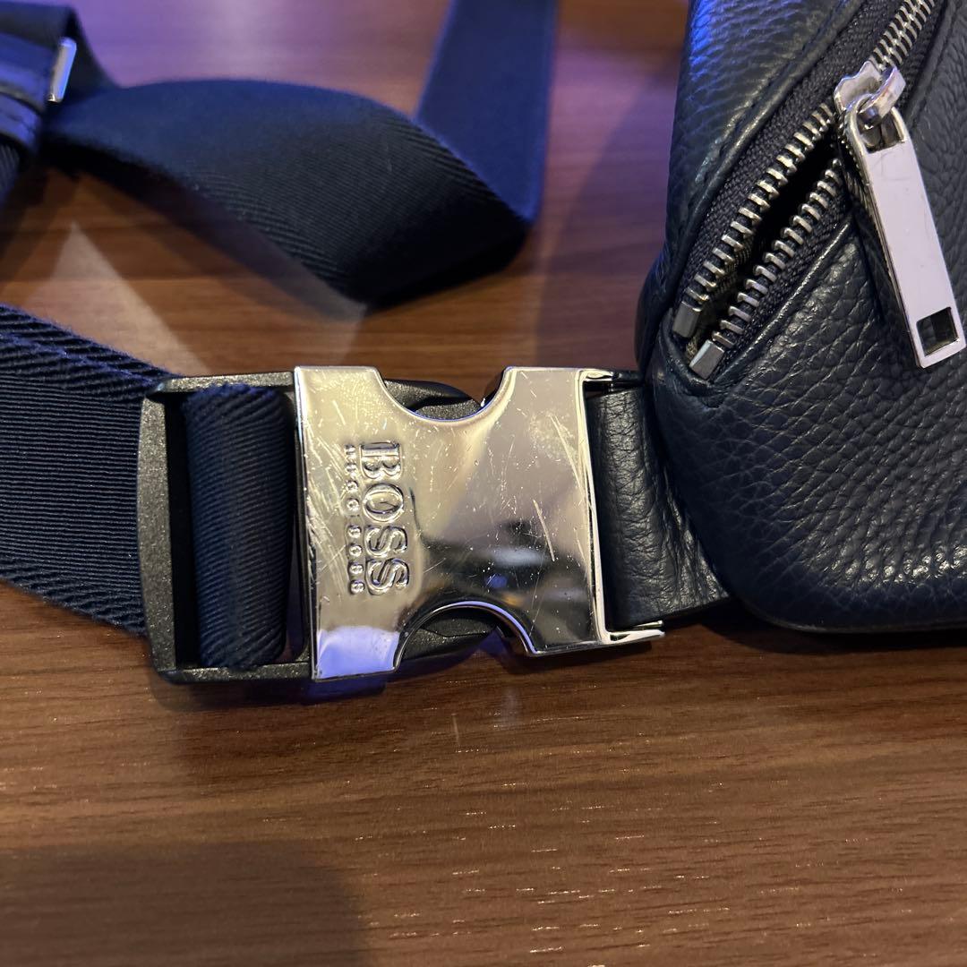 BOSS ネイビー ボディバッグ