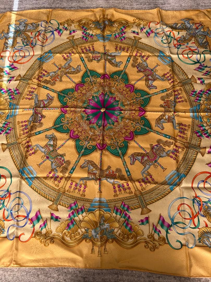 Hermès エルメスシルクスカーフ